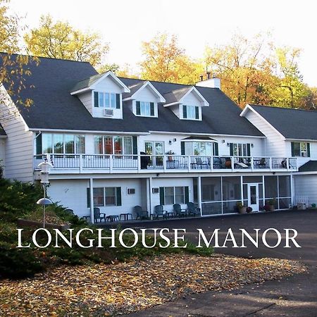 Longhouse Manor B&B ワトキンズ・グレン エクステリア 写真
