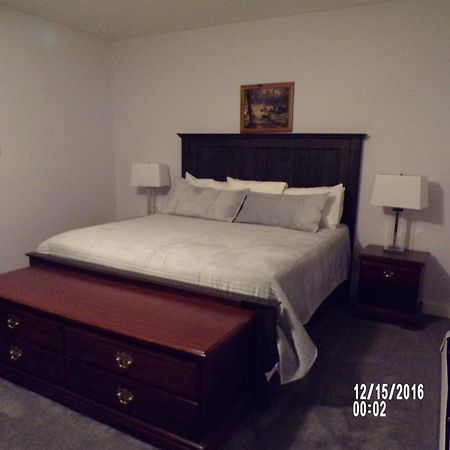 Longhouse Manor B&B ワトキンズ・グレン エクステリア 写真
