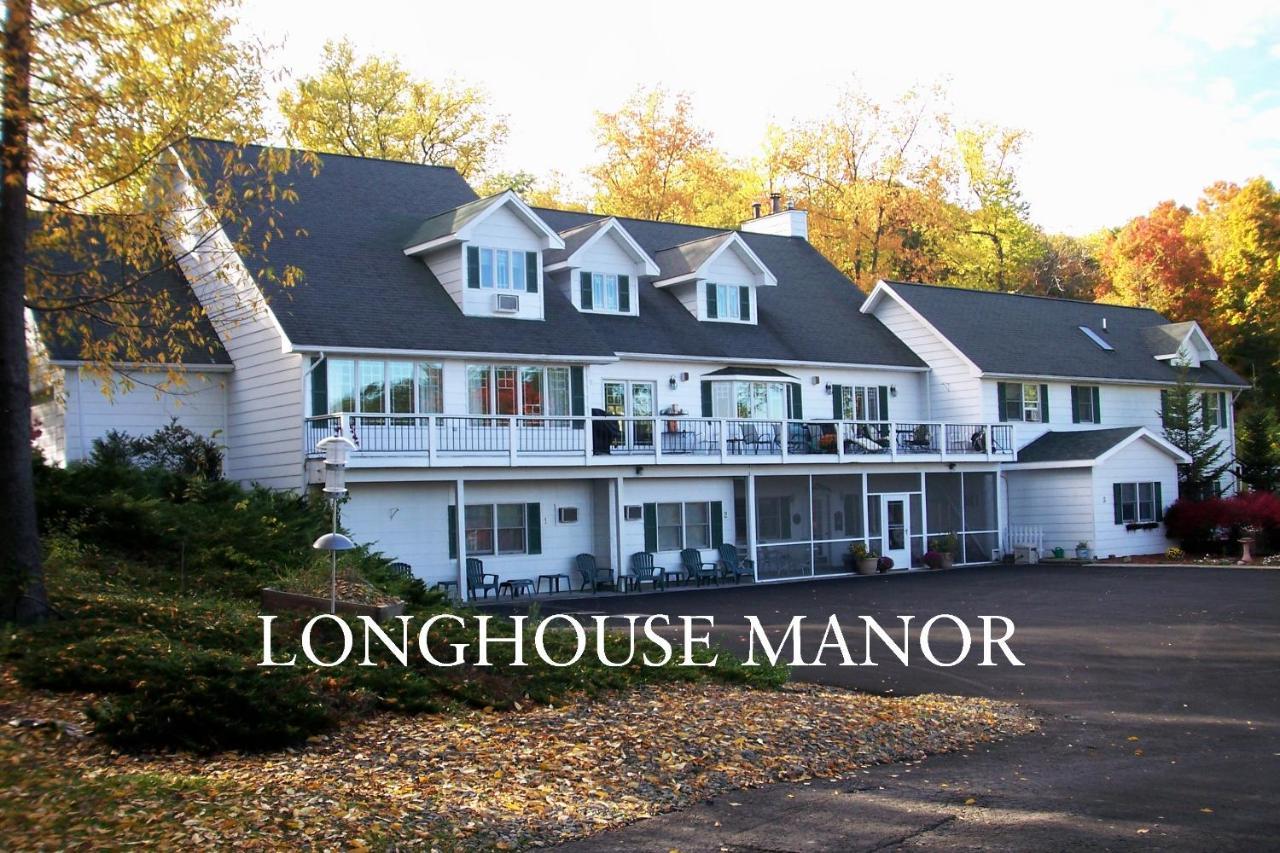 Longhouse Manor B&B ワトキンズ・グレン エクステリア 写真