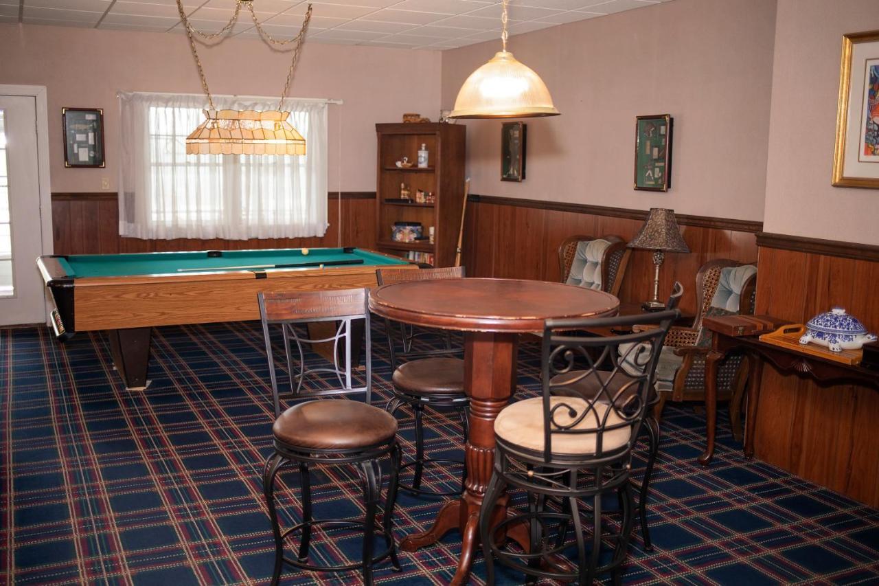 Longhouse Manor B&B ワトキンズ・グレン エクステリア 写真
