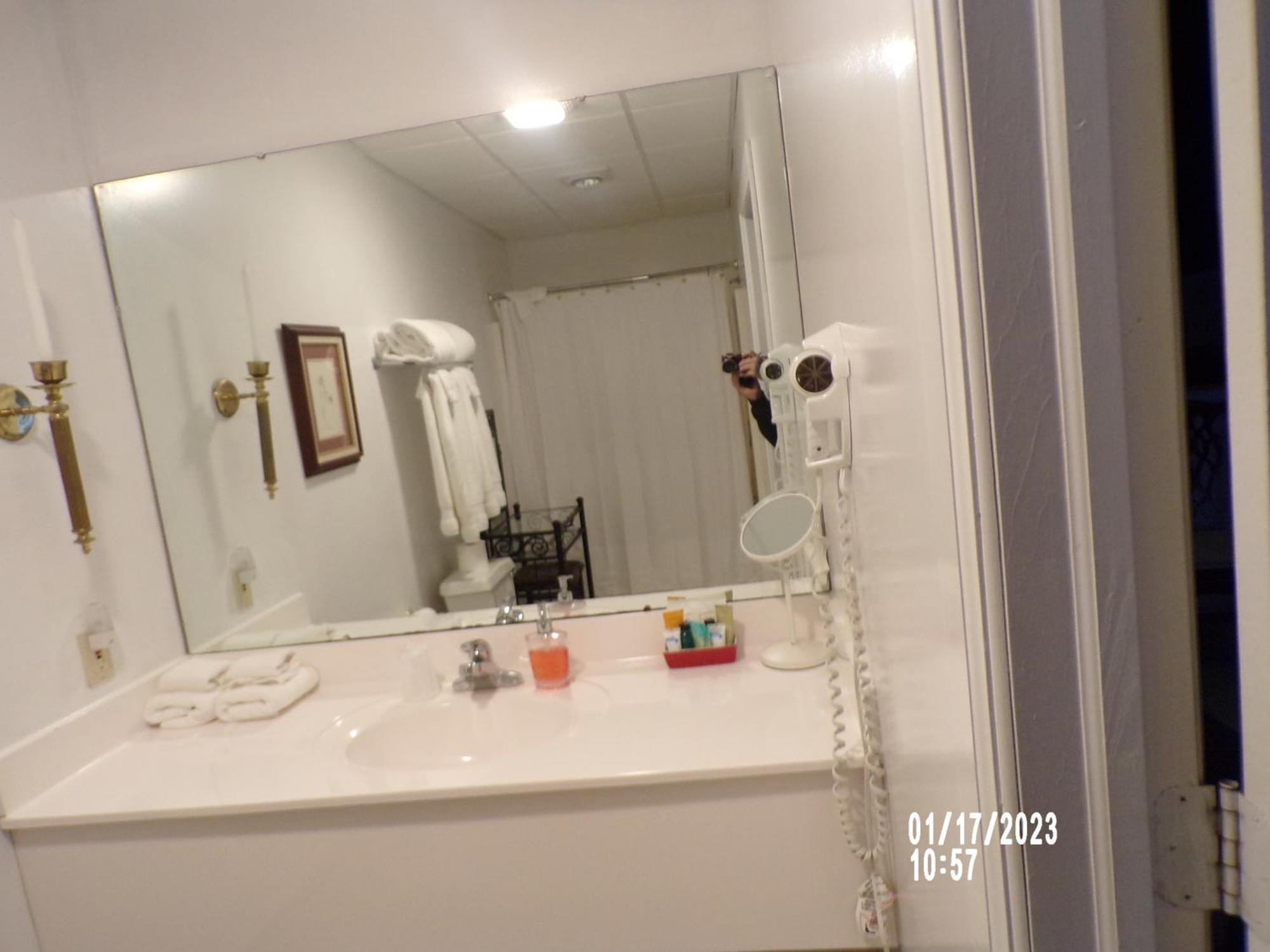 Longhouse Manor B&B ワトキンズ・グレン エクステリア 写真