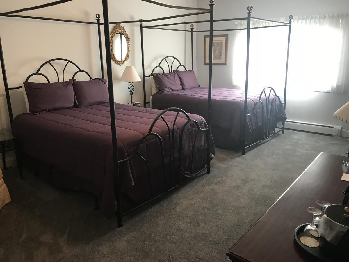 Longhouse Manor B&B ワトキンズ・グレン エクステリア 写真